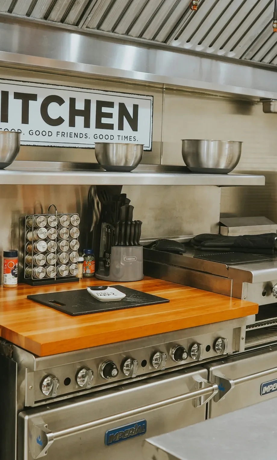Restaurant kitchen interior with commercial cooking equipment and clean layout Professional commercial kitchen setup in a restaurant with stainless steel equipment and clean workspace